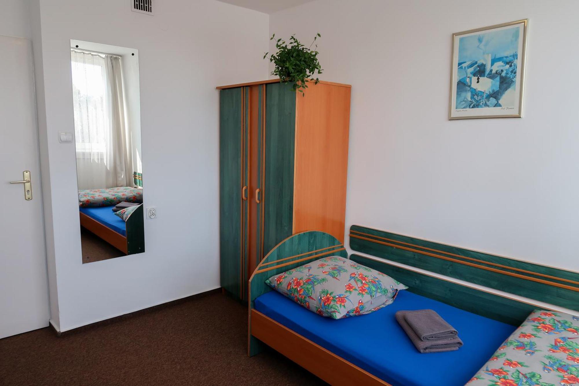 Dom Studencki Raj Hostel Wroclaw Exterior photo