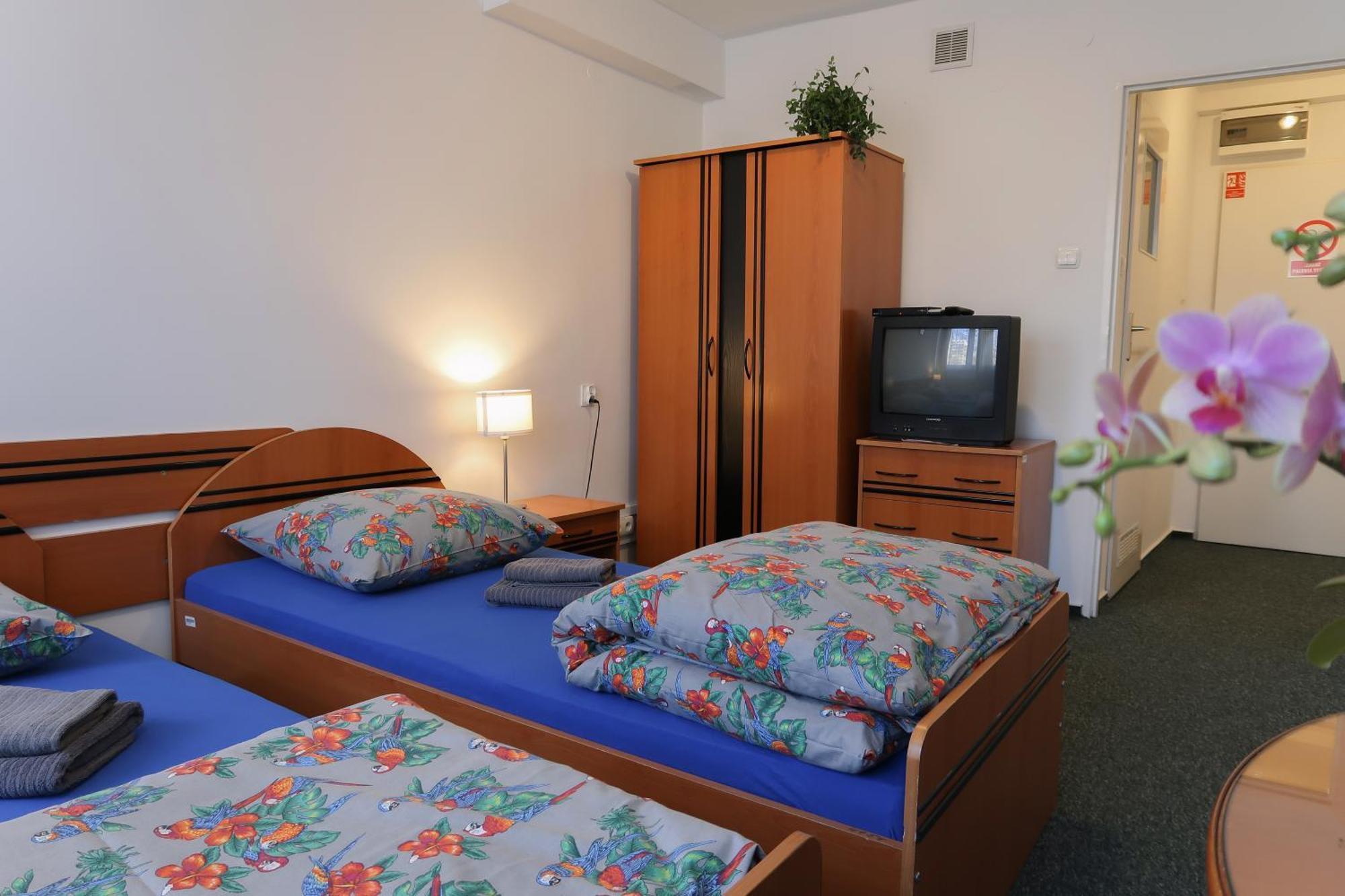 Dom Studencki Raj Hostel Wroclaw Exterior photo