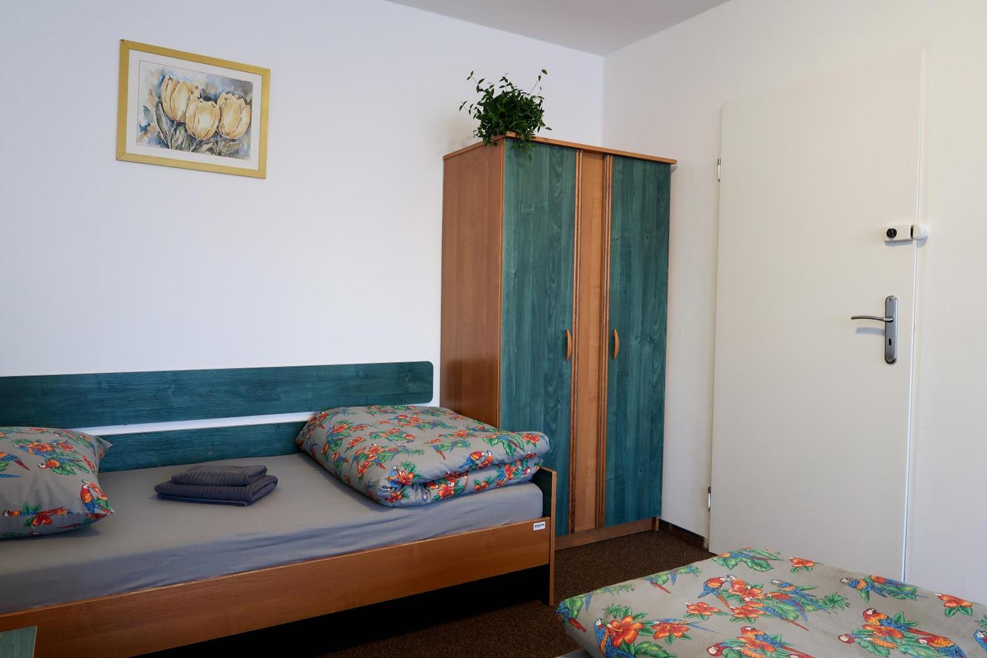 Dom Studencki Raj Hostel Wroclaw Exterior photo