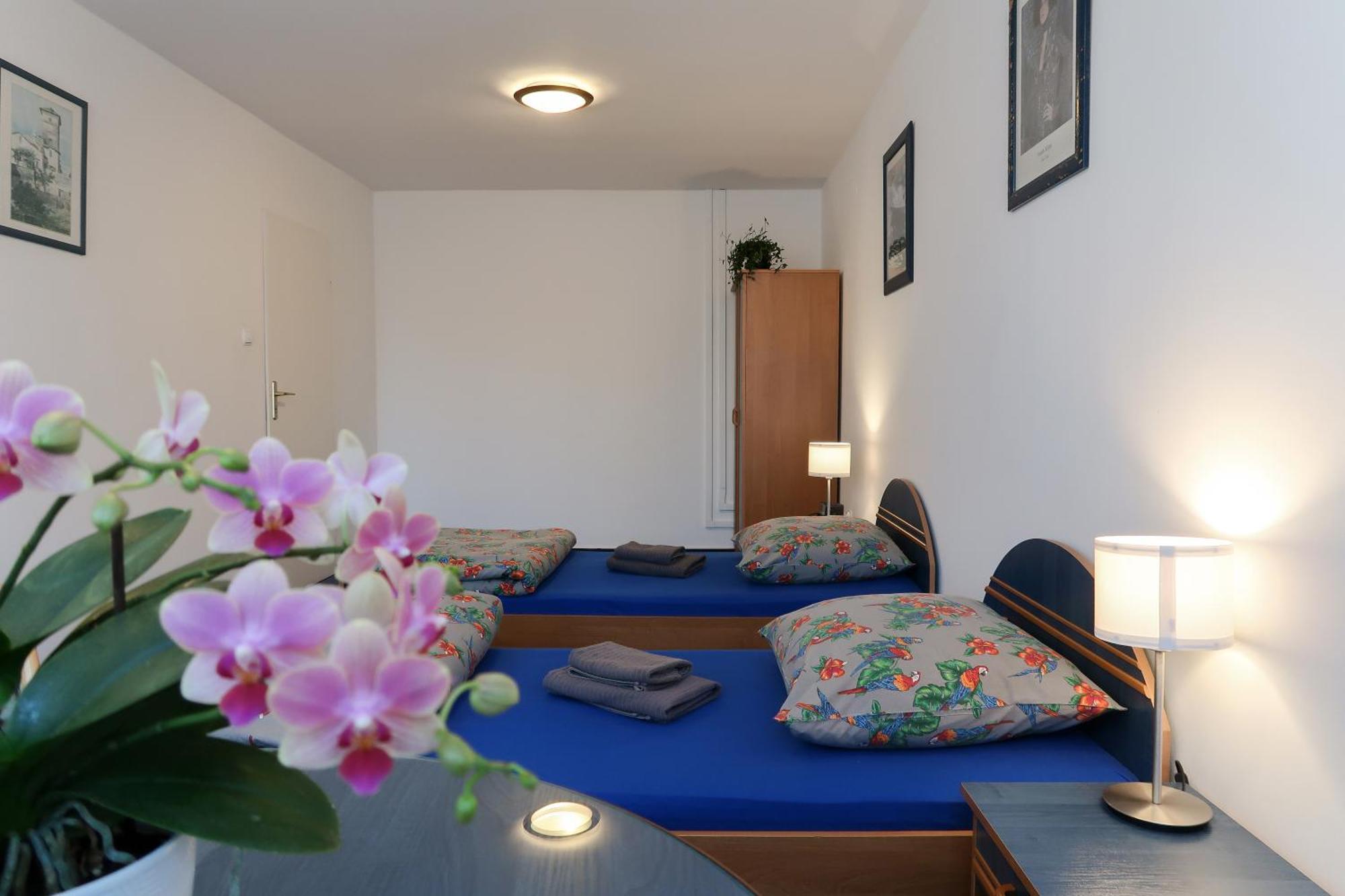 Dom Studencki Raj Hostel Wroclaw Exterior photo